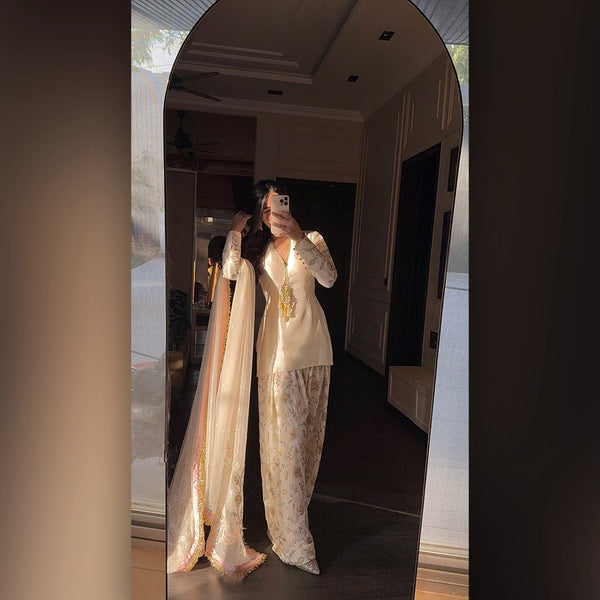 Zainab Shamsi White